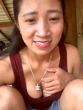 Snapshot of ThiHa003 chatting on 19, 9, 2025 ThiHa003 online show from 19, 9, 2025