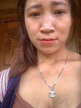 Snapshot of ThiHa003 chatting on 3, 10, 2025 ThiHa003 online show from 3, 10, 2025