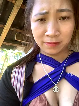 Snapshot of ThiHa003 chatting on 5, 10, 2025 ThiHa003 online show from 5, 10, 2025