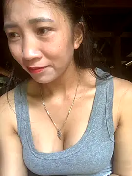 Snapshot of ThiHa003 chatting on 7, 10, 2025 ThiHa003 online show from 7, 10, 2025