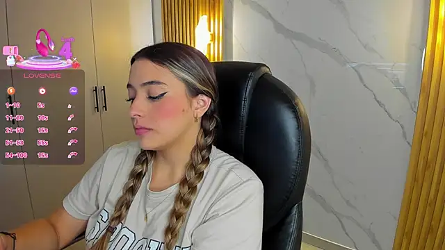Snapshot of KYLIE_JONES6 chatting on 23, 9, 2025 KYLIE JONES6 online show from 23, 9, 2025