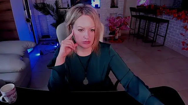 MariemLui online show from 4, 11, 2025