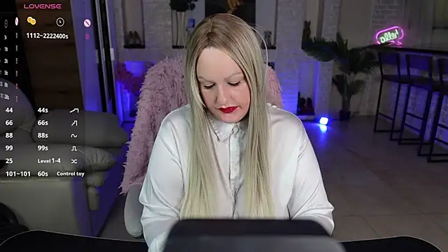 Snapshot of MariemLui chatting on 4, 5, 2026 MariemLui online show from 4, 5, 2026