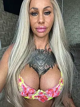 Snapshot of dutchbarbie chatting on 7, 7, 2026 dutchbarbie online show from 7, 7, 2026