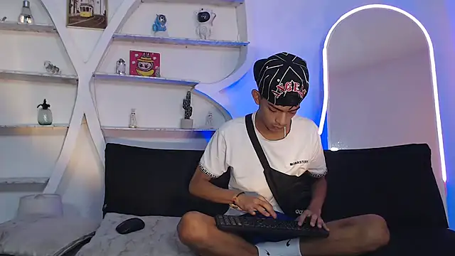 PRETTY SEX1 online show from 18, 10, 2025