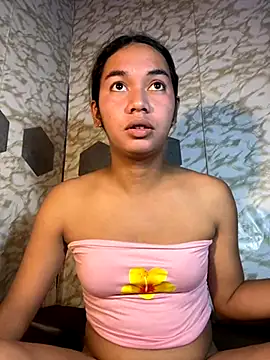 Snapshot of youryummybaby chatting on 10, 11, 2025 youryummybaby online show from 10, 11, 2025