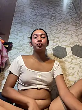 Snapshot of youryummybaby chatting on 14, 12, 2025 youryummybaby online show from 14, 12, 2025