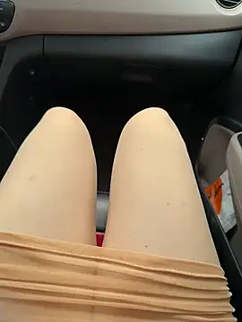 Snapshot of Meii-meyy chatting on 4, 4, 2026 Meii-meyy online show from 4, 4, 2026