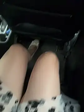 Snapshot of Meii-meyy chatting on 8, 4, 2026 Meii-meyy online show from 8, 4, 2026