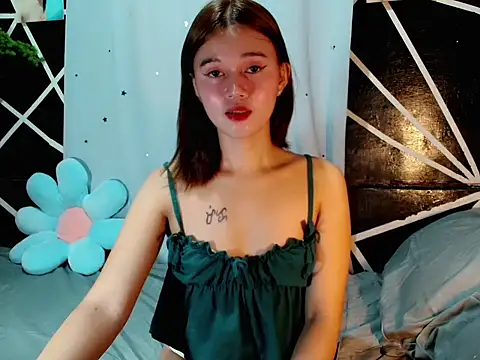 Snapshot of urgirl_mikah chatting on 28, 9, 2025 urgirl mikah online show from 28, 9, 2025