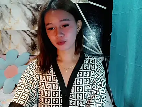 Snapshot of urgirl_mikah chatting on 19, 11, 2025 urgirl mikah online show from 19, 11, 2025