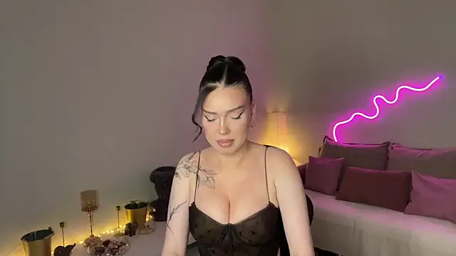 Snapshot of mistress_of_hearts chatting on 20, 5, 2026 mistress of hearts online show from 20, 5, 2026