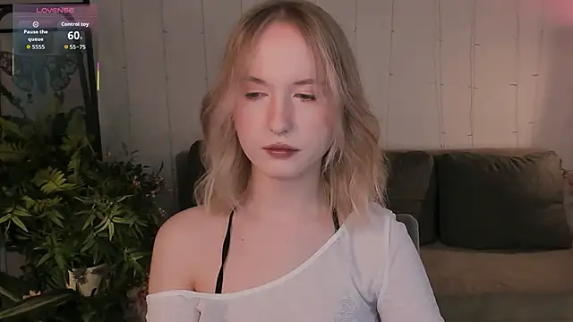 kikishyness online show from 21, 9, 2025