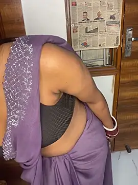 Snapshot of mickle_james chatting on 5, 3, 2026 mickle james online show from 5, 3, 2026