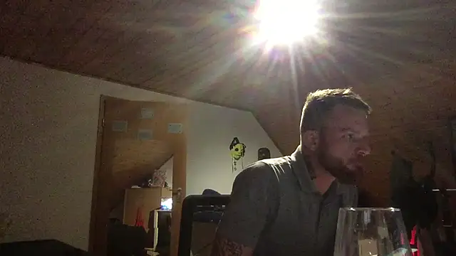 RedLayla online show from 18, 11, 2025