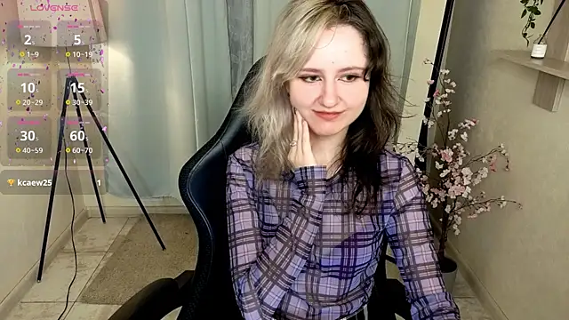 Snapshot of girl_next_doorr chatting on 28, 6, 2026 girl next doorr online show from 28, 6, 2026