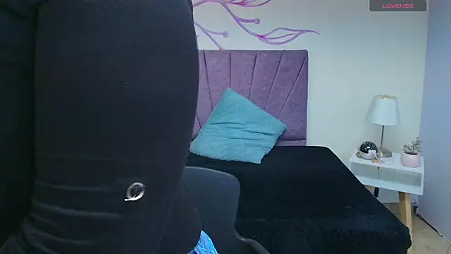 Lia Blake  online show from 15, 11, 2025