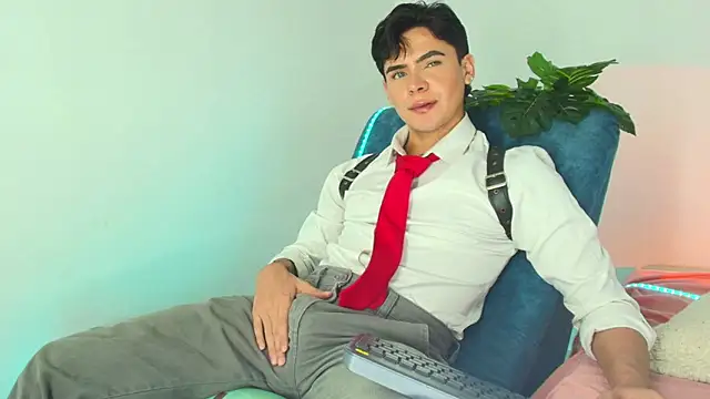 CamiiGuzmanX online show from 4, 12, 2025