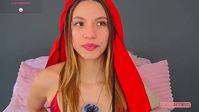 Snapshot of AntonellaaRossii chatting on 4, 6, 2026 AntonellaaRossii online show from 4, 6, 2026
