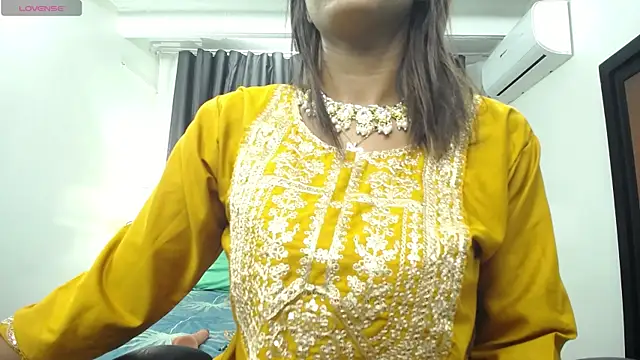 Snapshot of kairadayamai chatting on 13, 4, 2026 kairadayamai online show from 13, 4, 2026