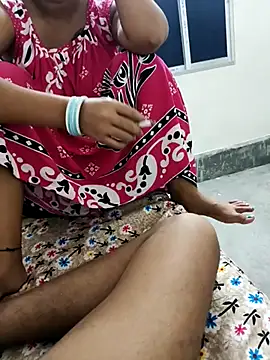 Snapshot of Hotty-Moni chatting on 19, 9, 2025 Hotty-Moni online show from 19, 9, 2025