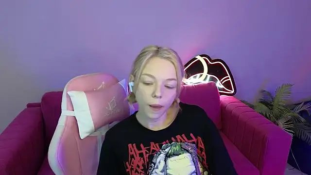 MillaHolt online show from 13, 9, 2025