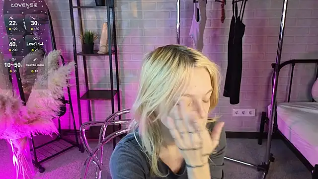 MillaHolt online show from 29, 9, 2025