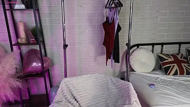 MillaHolt online show from 30, 11, 2025