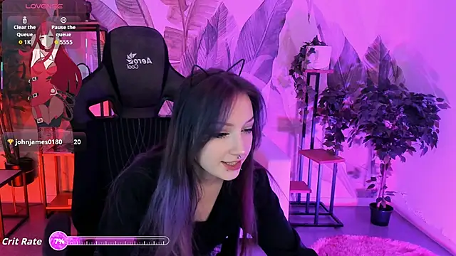 Snapshot of LiliLuna chatting on 4, 10, 2025 LiliLuna online show from 4, 10, 2025