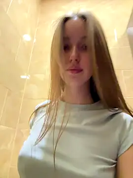 Snapshot of ElliRose chatting on 10, 9, 2025 ElliRose online show from 10, 9, 2025