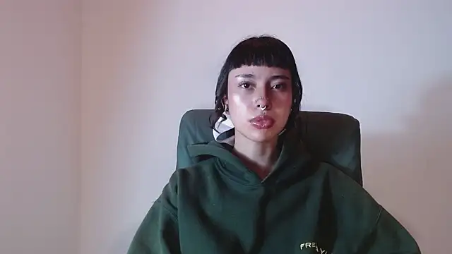 Snapshot of _mavis2 chatting on 3, 10, 2025 mavis2 online show from 3, 10, 2025