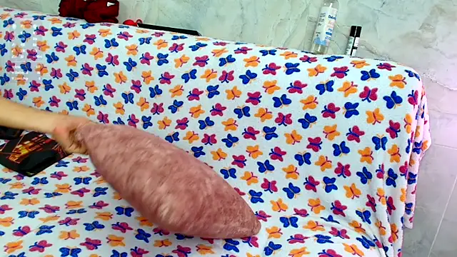 Luna logan online show from 15, 12, 2025