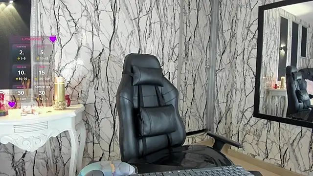 Snapshot of adelinemoretti chatting on 17, 4, 2026 adelinemoretti online show from 17, 4, 2026