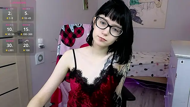 Snapshot of HazelTompson chatting on 3, 10, 2025 HazelTompson online show from 3, 10, 2025
