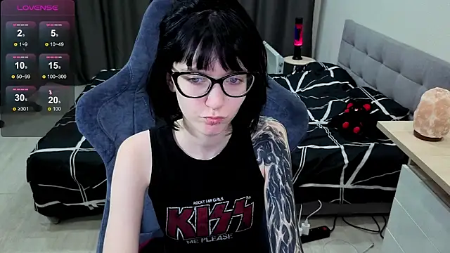 HazelTompson online show from 9, 1, 2026