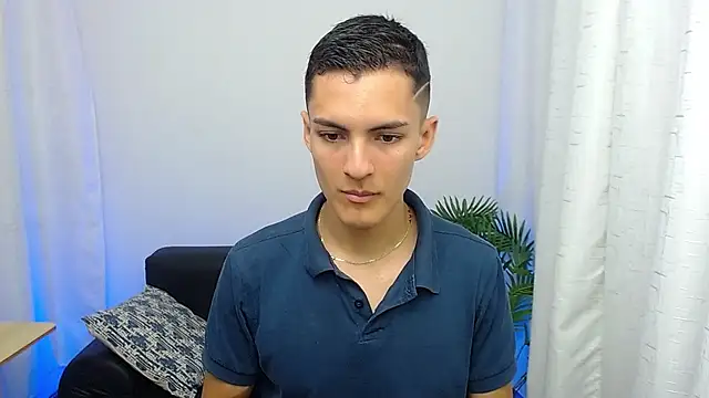 Snapshot of Matiius18 chatting on 8, 10, 2025 Matiius18 online show from 8, 10, 2025
