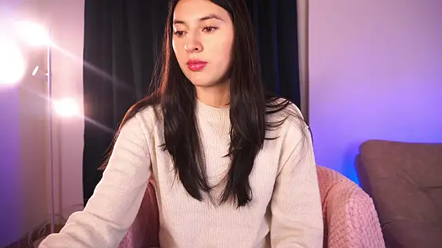 Auralea online show from 10, 9, 2025