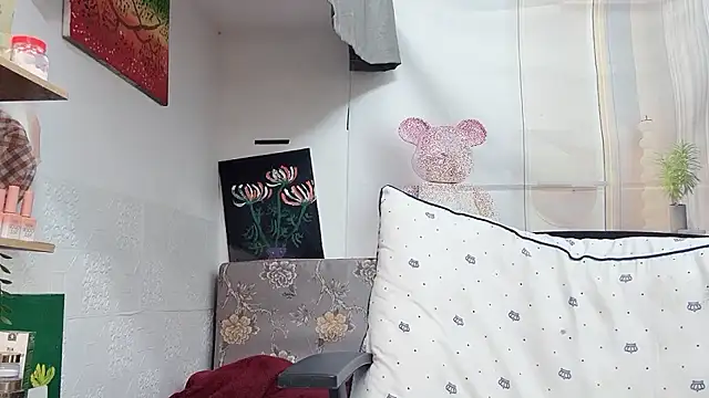 MichiLovely online show from 5, 12, 2025