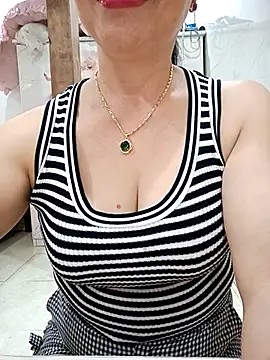 Snapshot of Kim-Anhh chatting on 1, 10, 2025 Kim-Anhh online show from 1, 10, 2025
