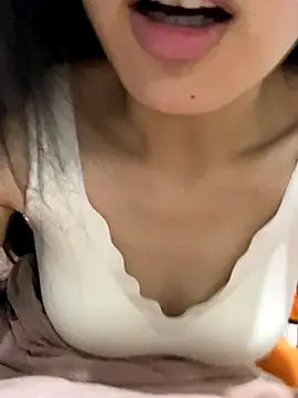 Snapshot of MengMeng0515 chatting on 28, 11, 2025 MengMeng0515 online show from 28, 11, 2025