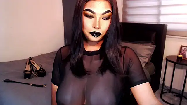 xTrixieMae online show from 23, 4, 2026