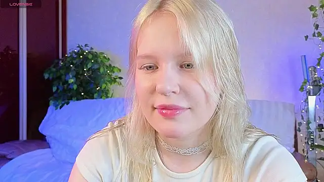 Snapshot of Mila_Lioness chatting on 11, 9, 2025 Mila Lioness online show from 11, 9, 2025