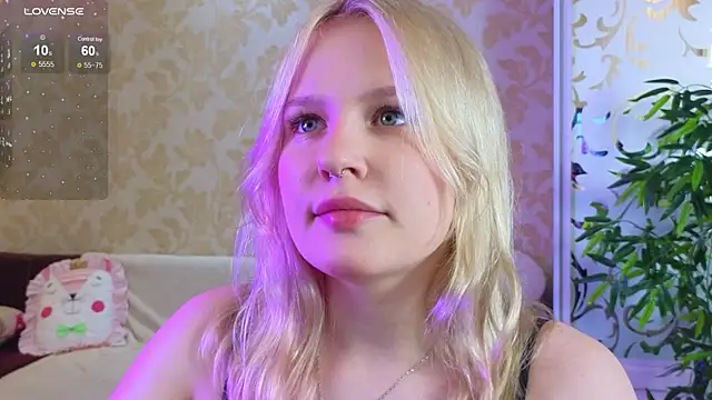 Snapshot of Mila_Lioness chatting on 15, 9, 2025 Mila Lioness online show from 15, 9, 2025