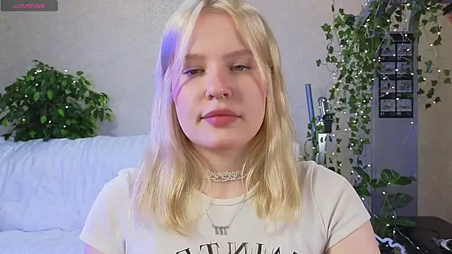 Snapshot of Mila_Lioness chatting on 16, 9, 2025 Mila Lioness online show from 16, 9, 2025