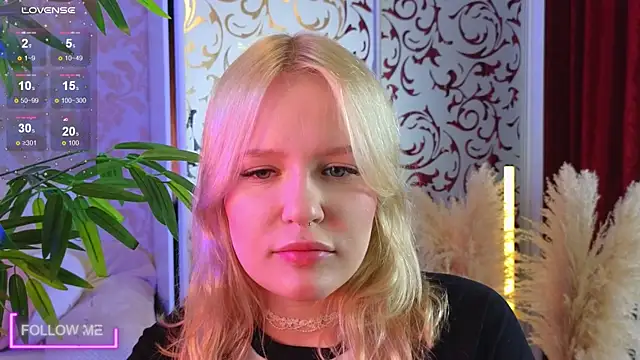 Snapshot of Mila_Lioness chatting on 21, 9, 2025 Mila Lioness online show from 21, 9, 2025