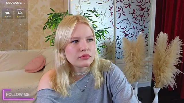 Snapshot of Mila_Lioness chatting on 26, 9, 2025 Mila Lioness online show from 26, 9, 2025