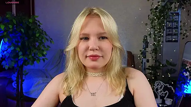 Snapshot of Mila_Lioness chatting on 1, 10, 2025 Mila Lioness online show from 1, 10, 2025