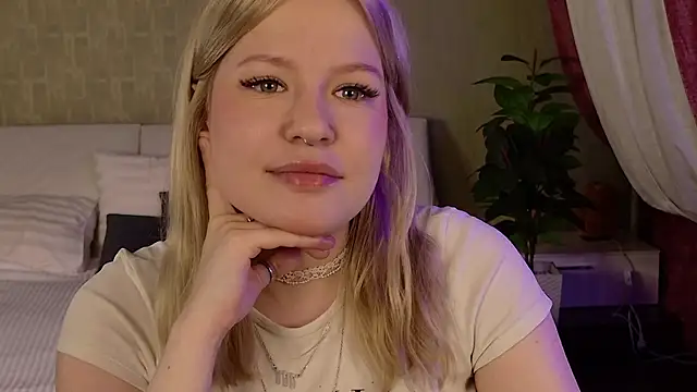 Snapshot of Mila_Lioness chatting on 10, 10, 2025 Mila Lioness online show from 10, 10, 2025
