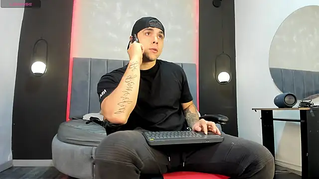 Liam walk  online show from 19, 9, 2025