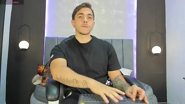 Liam walk  online show from 20, 10, 2025